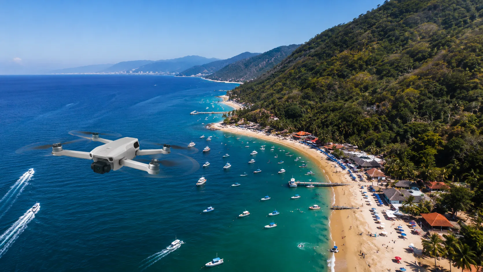 Drone sobre playa de Puerto Vallarta para contenido audiovisual profesional